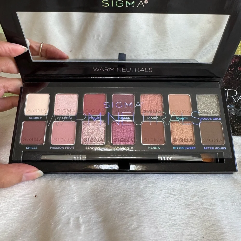 Sigma Beauty Warm Neutrals Eyeshadow Palette - Pink, Red, Gold, Silver